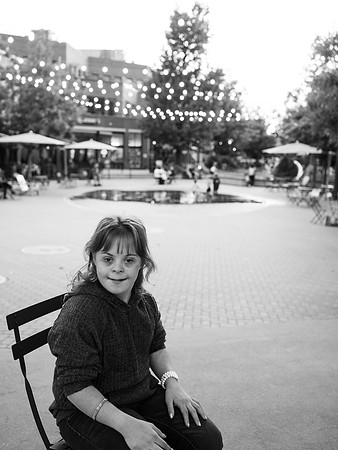 Sarah b&w078