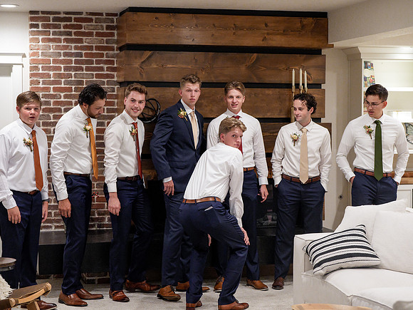 Cannon and Groomsmen getting ready_09.12.26_0107