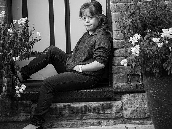 Sarah b&w047