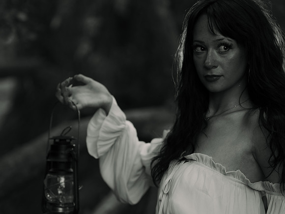 Emma b&w 0086