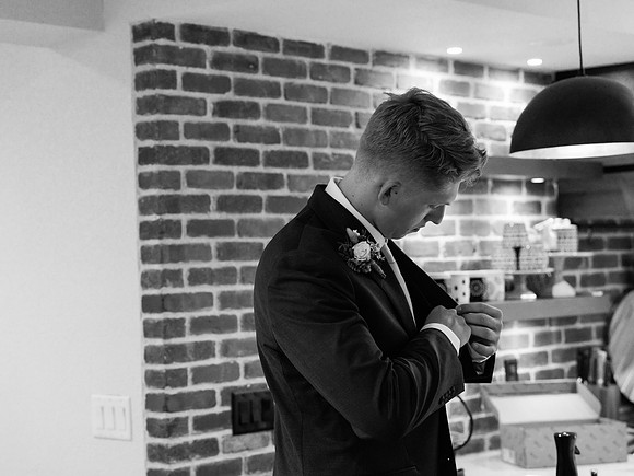 Cannon and Groomsmen getting ready_09.12.26_0096