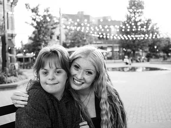 Sarah b&w080