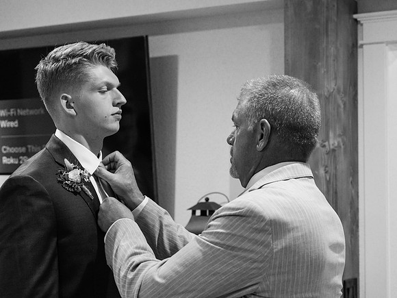 Cannon and Groomsmen getting ready_09.12.26_0098