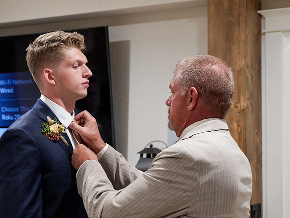 Cannon and Groomsmen getting ready_09.12.26_0098