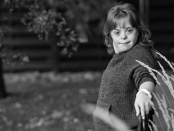 Sarah b&w025