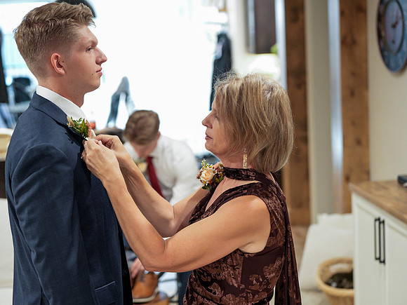 Cannon and Groomsmen getting ready_09.12.26_0084