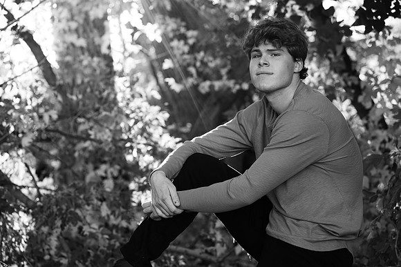 Nathan Semmens Senior Portraits 0038
